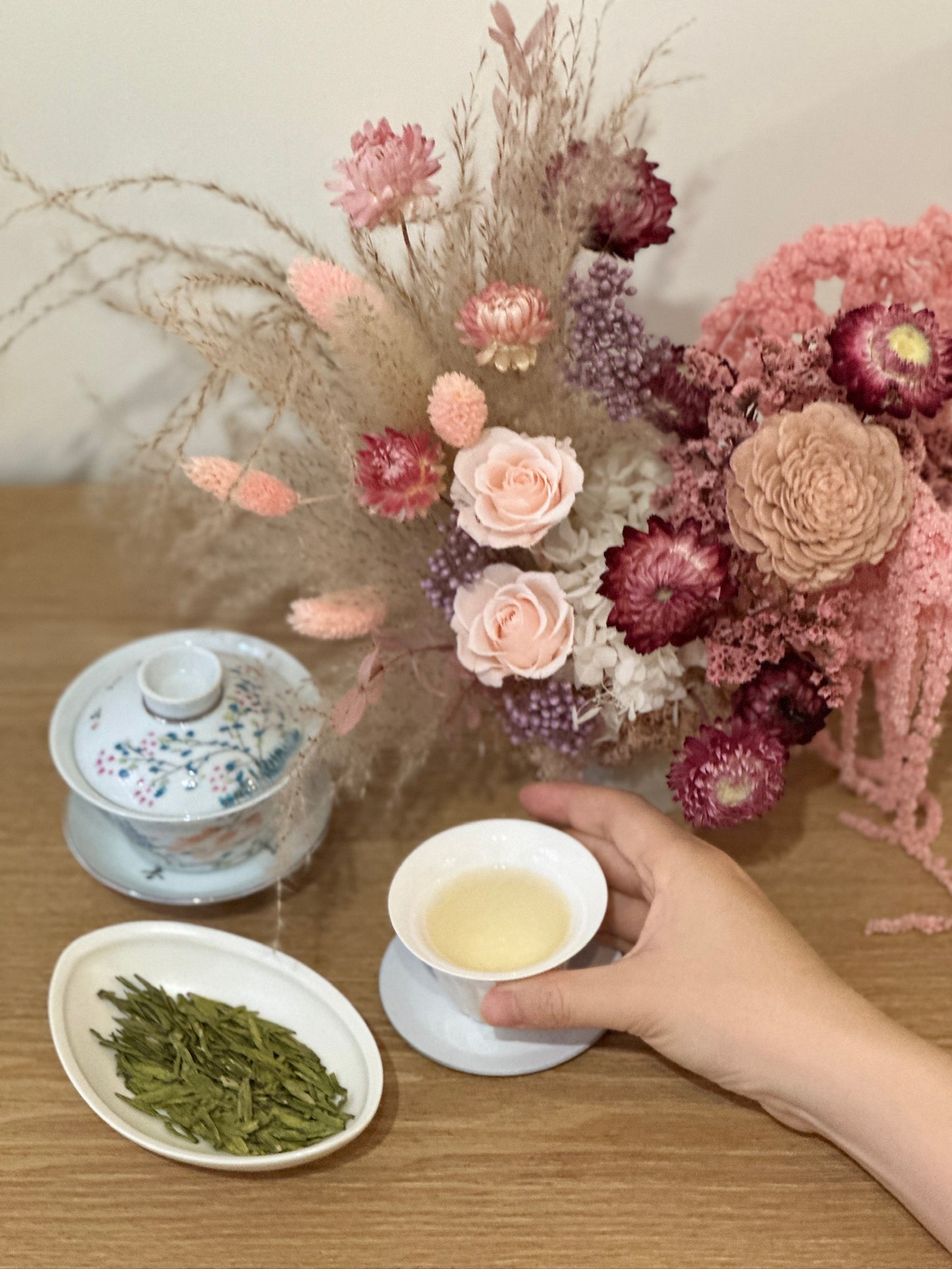 Moments in bloom - Mindful tea & preserved flower arrangement
