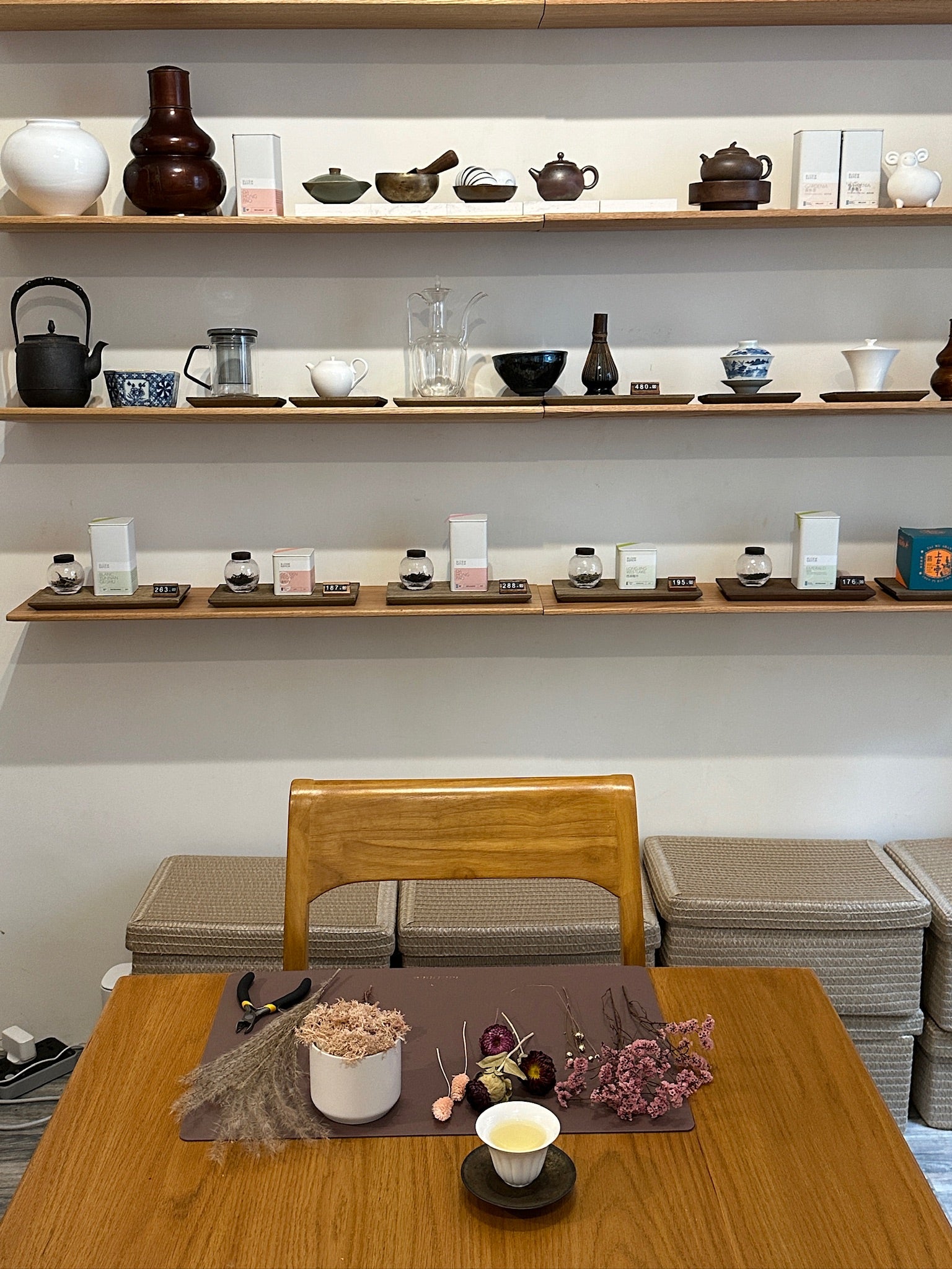 Moments in bloom - Mindful tea & preserved flower arrangement - Bloomnbrew