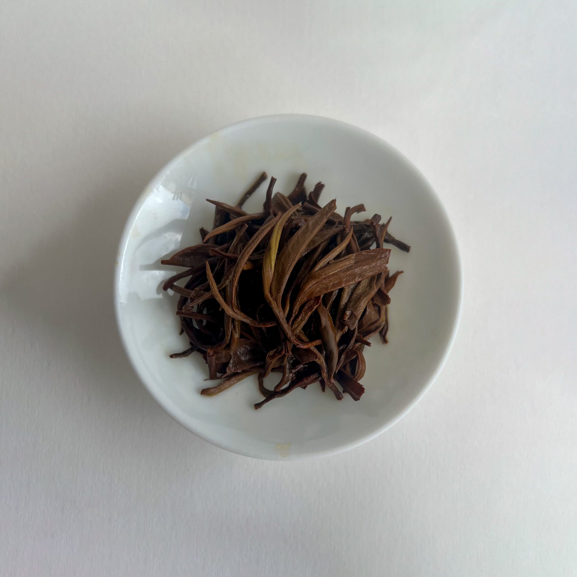 Red tea. Black tea. Beautiful tea. Rouge. Yunnan Gushu. Chinese tea