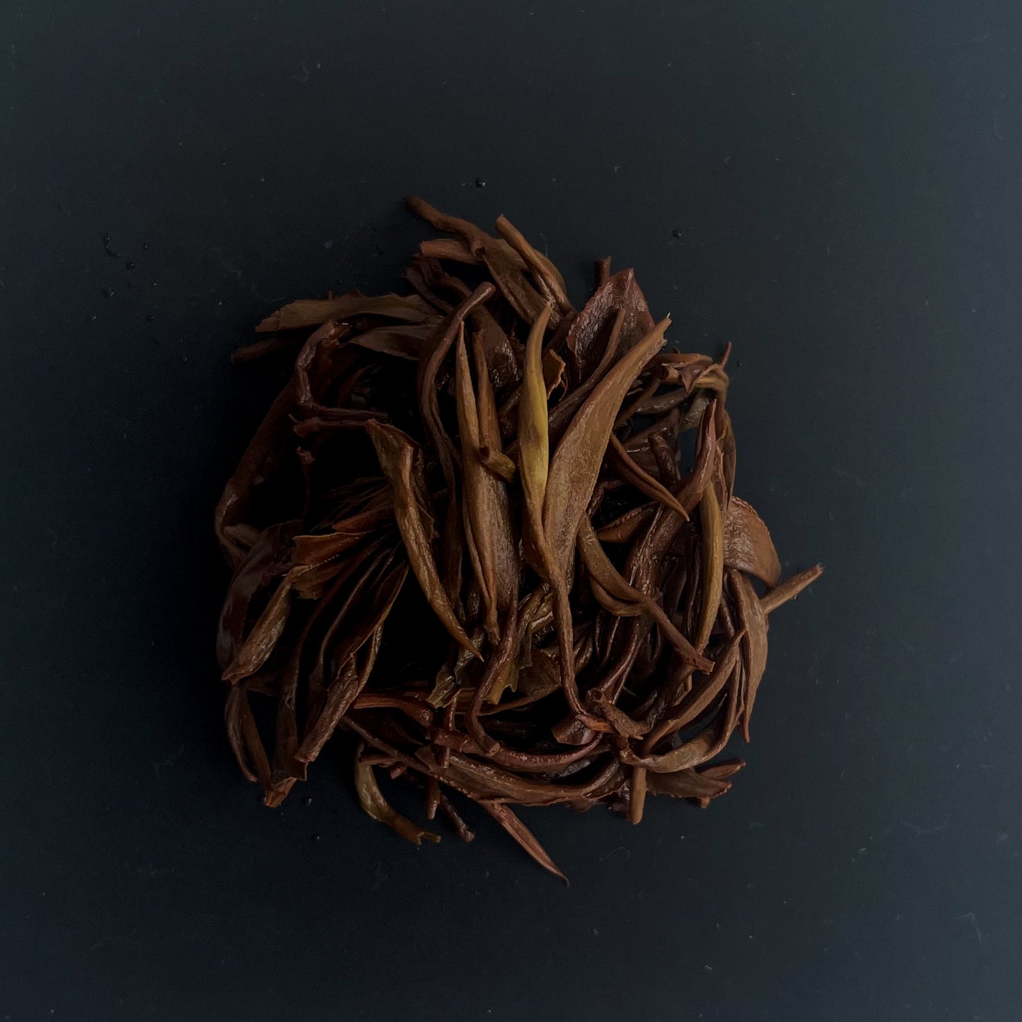 Red tea. Black tea. Beautiful tea. Rouge. Yunnan Gushu. Chinese tea